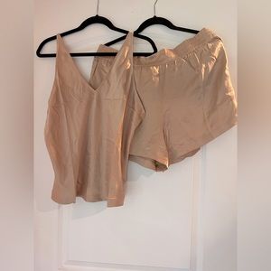 NWT Soma Sensual Washable Silk Short Pajama Set in color Hush, Size Large